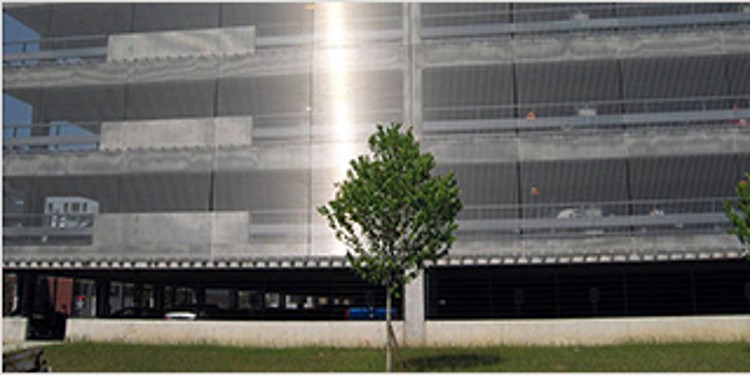 Shining reflections give the parking garage a special look. Photo: Haver & Boecker