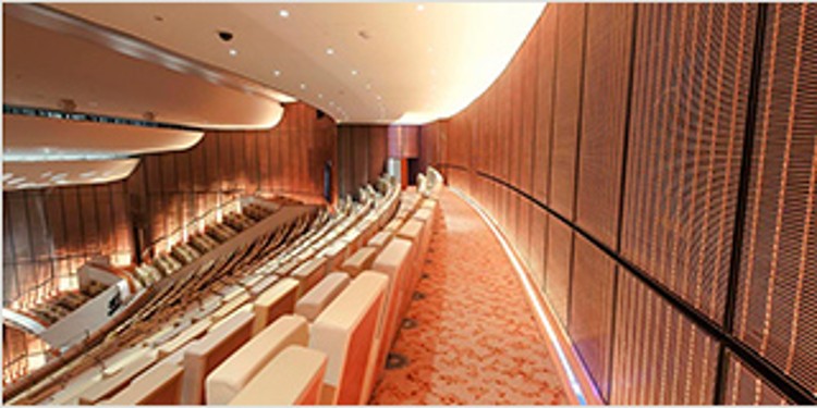 Bronze walls of the Theater Hall – Photo: Haver & Boecker