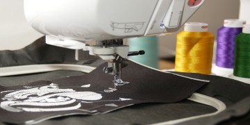 Stickmaschine in Aktion